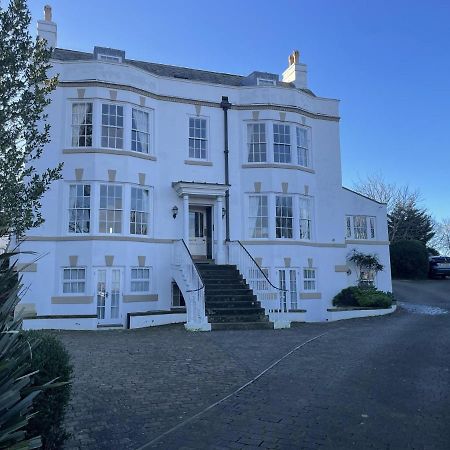 Stunning 2-Bed-2Bath Apt In Whitby With Parking Apartman Kültér fotó